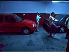 Candid xxx of amateur chick sucking and fucking on the car boot