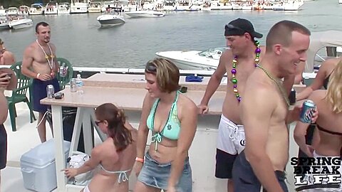 Dueling Wild Party Girls And Pussy Eating