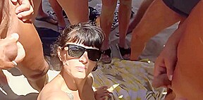 enceinte elle fait un Γ©norme bukkake sur la plage