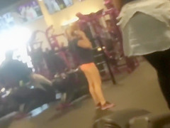 Gym babe with an ass worth ogling