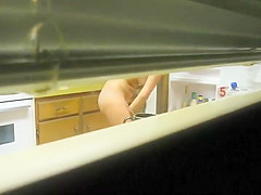 Peeping a nude girl in the kitchen