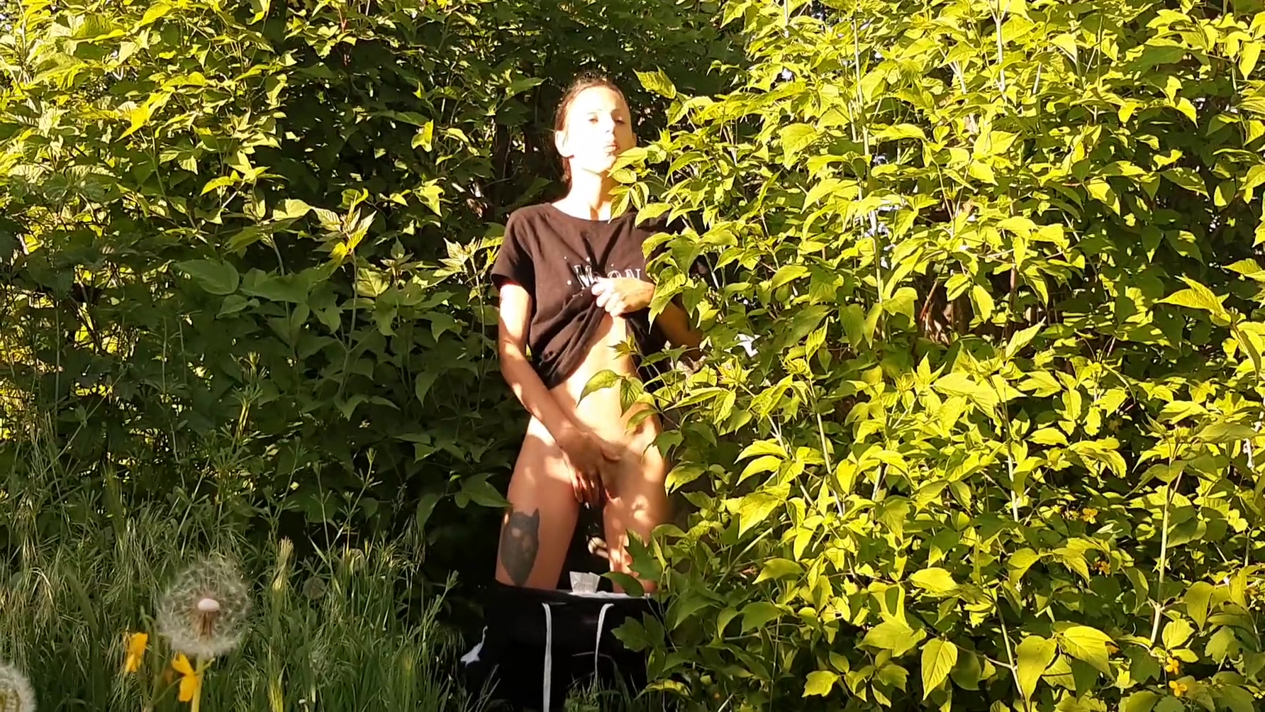 Candy S – Risky Public Female Masturbation In Nature – Lesbian